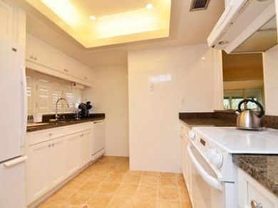Three Bedroom Plus Den Vacation Condo in Siesta Key